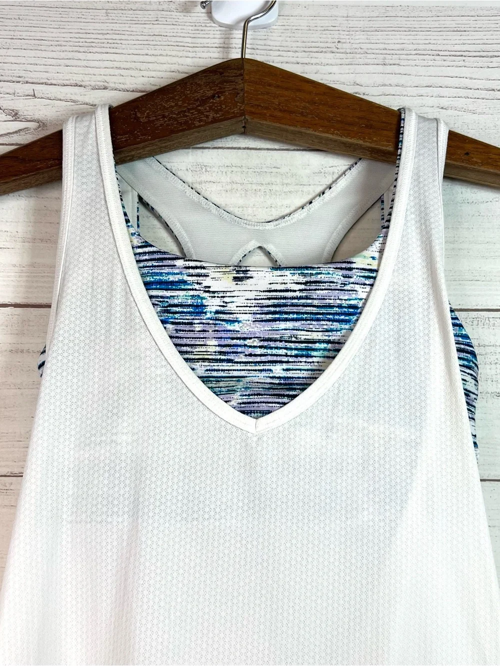 Lululemon White Blue Built In Bra Mesh Tank Top Size 4 Athletic Gym Running